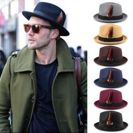 Berets Men Women Fedora Hats Trilby Sunhats Panama Cap Feather Band Classial Retro Jazz Outdoor Travel Party Street Style Winter Warm L