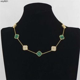 Pendant Necklaces Designer Clover Necklace Gold Pendant Four Leaf Diamond Luxury Classic Necklaces Womens Long Chain Jewellery Titanium Silver Pated Multicolor