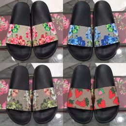 Designer Slippers Mens Womens Fashion Classic Flat Summer Beach Shoes Ace Bee Man Scuffs Leather Rubber Flat Floral Flower Slides Sliders dhgate