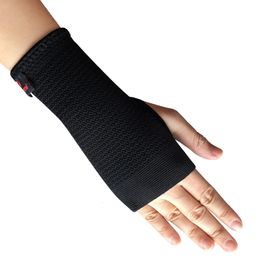 Kuangmi 1PC Elastic Sports Wristband Wrist Brace Support Compression Sleeve Palm Protector CrossFit Fitness Gloves Carpal Tunnel 240112