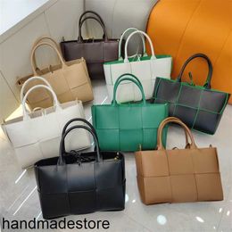 Venetaabottegas 2024 Genuine Leather Handwoven Bag Fashion Cowhide Handheld One Shoulder Crossbody Big Tote Bag for Women