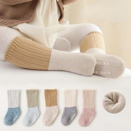 5 Paare/los Herbst Winter geboren Kniestrümpfe Korallen Fleece Verdickt Warm Halten Baby Rutschfeste Abgabe Boden 240111