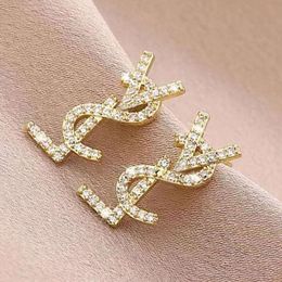 Stud 18K Gold Plated Austrian Crystal Letter Stud Earrings for Women European and USA Popular Simple Designer Earrings Wedding Bride Jewellery Gift 2024-2023