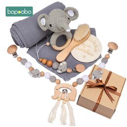 Bopoobo Baby Toys Set Wooden Cartoon Animal born Gift Box Bath Towel Pacifier Chain Brush Milestone Personalise Pograph 240111