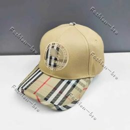 Bur Berry Fashion New Designer Mens Hat Classic Plaid Baseball Cap for Men Women High End Luxury Cap Retro Plaid Letter Sun Hat Bucket Hat Fitted Hats WRKA