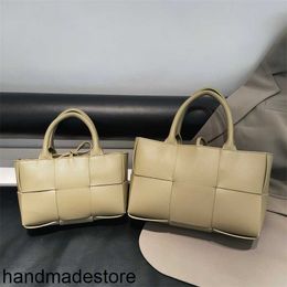 Venetaabottegas 2024 Tote Bag Genuine Leather Woven Women's Bag Unique Handbag Minimalist Texture Shoulder Bag Crossbody Bag