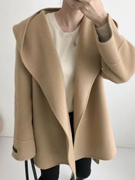 Retro Wool Blend Kurtka dla kobiet jesiennych i zimowych z kapturem z długim rękawem do modnej i eleganckiej kurtki z paskiem na ramię 240112