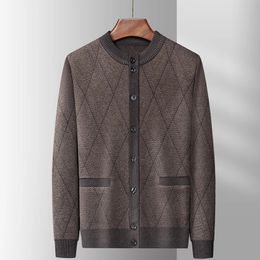Autumn Men's Long-sleeved Cardigan Sweater Fashion Diamond Cheque Crewneck Sweater Men's Business Casual Sweater 240111