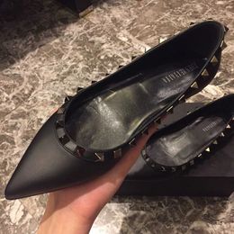 2023 Pointed Toe Women Flat Shoes Spring Autumn Rivets Classic Ladie Flats Black All Match Soft Boat Loafers 240111