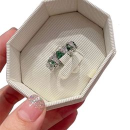 Anello Swarovski Designer Donna Anelli a fascia di alta qualità Anello a taglio triangolare per le donne che utilizzano l'anello triangolare in cristallo pieno di diamanti come per le donne