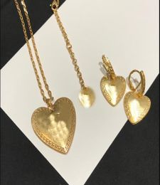 Womens Necklaces Earrings Lovers Sets With Heart-shaped love Greece Meander Pattern Pendant Portrait Pattern 18K Gold plated Designer Jewellery Set CYM 693644294