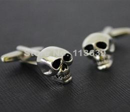 Fashion men shirt skeleton skull cufflinks novelty design high qualtiy gift silver color button garments accessory1573009