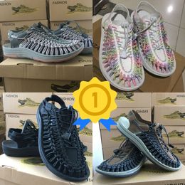 High quality Summer Men Casual Breathable Mesh Shoes Women Slippers Non-Slip Outdoor Hiking Shoes Woven Colourful Sandals
