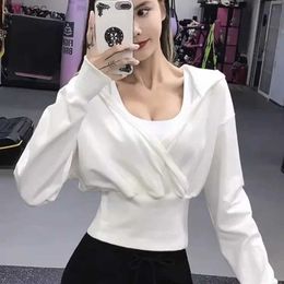 Yoga Outfit Yoga Outfit 2023 New Low Cut Yoga Hooded sweater Spring Autumn Running Fitness White Workout Clothes Slim Elastic Women Badminton Top YQ240115