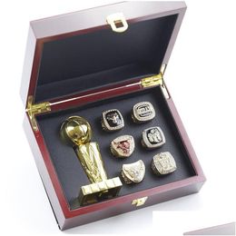 Solitaire Ring 6pcs Chicagobl Backetball Team Champions Championship Set with Wooden Box Trophy Souvenir Men Women Boy Fan Brithday Dr Otvh8
