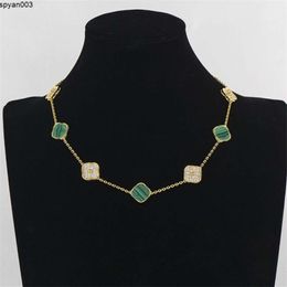 Pendant Necklaces Designer Clover Necklace Gold Leaf Diamond Luxury Classic Womens Long Chain Jewellery Titanium Silver