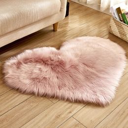 Shaggy Carpet Artificial Sheepskin Hairy Mat Wool Faux Fluffy Mats Love Heart Rugs NO Lint Carpet For Living Room 30x30/40x50cm 240111