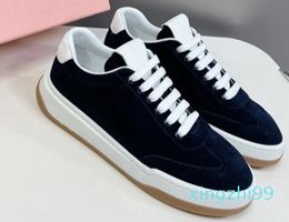 Famous designer MeuMeu early spring latest fashion show, simple leisure sports small white shoes, retro and fashionable, full of free