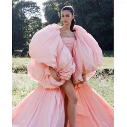 Casual Dresses Exaggerated Puffy Pink Cape Sleeves Mini Dress With Shawl Long Train Eye-catching Celebrity Pageant Chic Women Prom Gowns