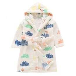 Children Flannel Bathrobe Cartoon Hoodies Printing Home Fleece Pajamas Baby Kids Sleepwear Boys Girl Robes Autumn Winter 240111