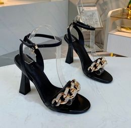 Slender high heels, open toed sandals, women wearing metal chains for outerwear, elegant and elegant, ladies and socialites