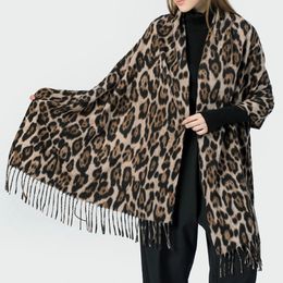 Designer Leopard Scarf Winter Warm Pashmina Shawl Luxury Cashmere Wraps Fashion Women Long Blankets Scarves Fringes 240111