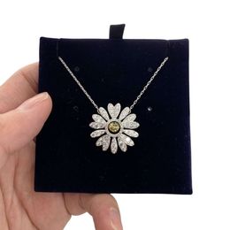 Swarovskis Necklace Designer Women Top Quality Pendant Necklaces Beating Heart Flower Yang Magic Daisy Necklace Female Element Crystal Collar Chain