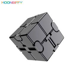 2X2 Infinity Magic Cube Finger Toy Office Flip Cubic Puzzle Stress Relief Block Educational For Children Adult 240113