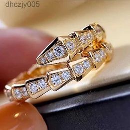 Classic Fashion Ring for Men and Women with the Same Width Luxury Open Is Not Easy to Deform Lady Agkistrodon Polished Bone Full Diamond Pattern Couple Gift LJPU