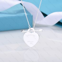 Pendant Necklaces T Series Lovers Love Key Pendant Necklace for Women Elegant Blue Gift Box Pearl Bowknot Deluxe Collar Chain Designer Jewellery Wholesale EQ8B