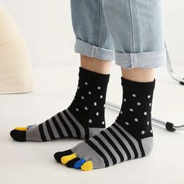 5 Pairs Large Cotton Colourful Toe Socks Young Men Autumn Winter Bright Colour Dots Striped Happy with Fingers Plus 45 47 240112