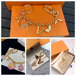 Luxury Designers Keychains Letters with Diamonds Keychain Top Car Key Chain Women Buckle Jewelry Keyring Bags Pendant Exquisite Giftjjmj