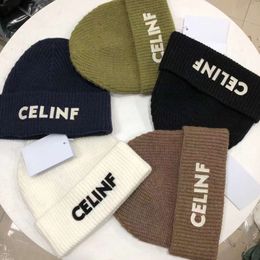 2024 Beanie/Kafatası Kapakları Celinf Sonbahar/Kış Örme Şapka Büyük Marka Tasarımcısı Beanie/Kafatası Kapakları İstiflenmiş Şapka Baotou Mektubu Yürekli Yün Şapka