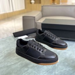 Famous designers highly recommend classic couple casual shoes are recommended for popular styles with elegant style and easy to wear size Woman35-41 Men38-45