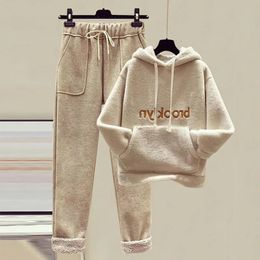 Winter Thicken Women's Tracksuit Two Piece Warm Plush Sweatshirt Top Conjuntos Casual Oversize Lambwool Lined Harem Pants Outfit 240113