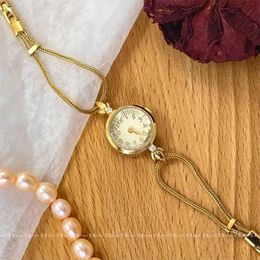 Bracelet Women's Watch Quartz Brass Steel Vintage Medium Ancient Gold Light Luxury Gift for Valentine 240112