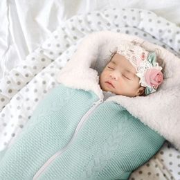 borns Sleeping Bag Thicken Winter Baby Envelope Knitted Stroller Swaddle Footmuff Toddler Slaapzak Kid Sleepsack Infant Sacks 240112