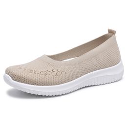 Outdoor shoes women Breathable mesh Slip-On Trainers surface New Style of Black pink red gray size 36-42