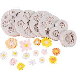 Premium Daisy Chrysanthemum Flower Silicone Fondant Moulds for Chocolate Cookies Cupcake Cake Candy Moulds 3 Cavities Baby Shower 122240