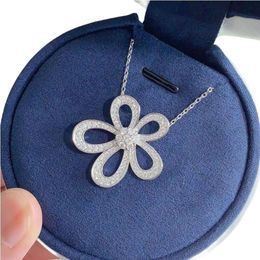 Van-Clef & Arpes Necklace Designer Women Top Quality Pendant Sunflower Necklace V Gold Plated 18K Gold Lock Bone Style Fashion Charm Pendant Jewellery