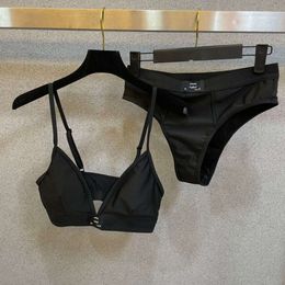 Summer Beach Bikini Designer Mayo Kadın Moda Mektubu Bölünmüş Bikini Seti Lüks Seksi Düz Renk Üst İki Parça Seti