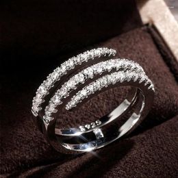 Cluster Rings Huitan Fashion Surround Shaped Finger For Women Shiny Crystal CZ Marriage Party Bridal Statement Jewellery Whole Sale