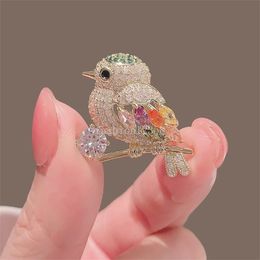 Exquisite Lovely Rhinestone Bird Brooch for Women Pearl Rhinestone Animal Pins Scarf Dress Coat Lapel Badges Party Jewellery Gift