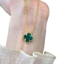 Van-Clef & Arpes Necklace Designer Women Top Quality V Gold Thick Plating 18K Rose Gold Four-leaf Clover Fritillary Lucky Pendant Female Peacock Green Agate