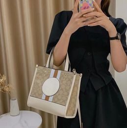 fashion classical Luxury Brand Tote Bag Log Premium Craft Beautiful Purse Diagonal Bag Designer Fashion Premium Leather Shoulder bag Women's purse c012