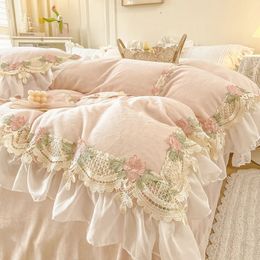 Autumn and Winter Bedding Set Luxury Romantic Flowers Embroidery Milk Velvet Lace Duvet Cover Bed Sheets and Pillowcases Set 240113