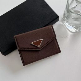 حامل بطاقة هوية الائتمان PU PU LEATHER WALLET PRONSION PROSE CASE for Men Women Black Fashion Card Wallet Puxury P Designer Triangular Poances Pouches