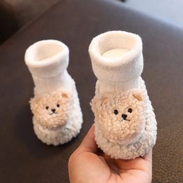 Zimowe buty dziecięce pluszowe, gęste grube buty podłogowe dla dzieci buty Born Baby Boy Walkers 240115