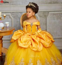 2022 Yellow Lace Crystals Flower Girl Dresses Bateau Balll Gown Little Girl Wedding Cheap Communion Pageant Gowns WJY5916232846
