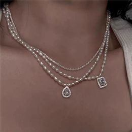 Female Banquet French Super Fairy Natural Pearl Pendant Necklace Temperament Simple Light Luxury Clavicle Chain Necklaces238F